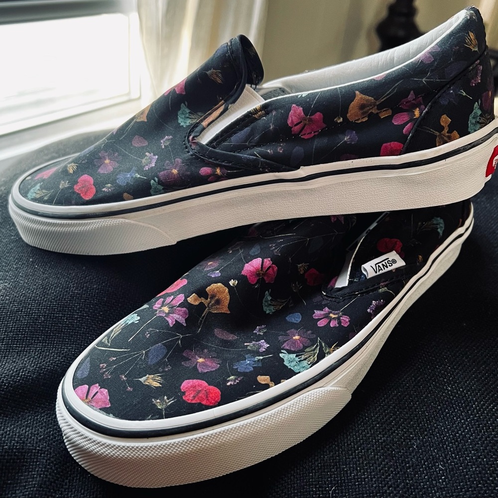 Women’s Vans Floral Slip-On Shoes Size 7.5